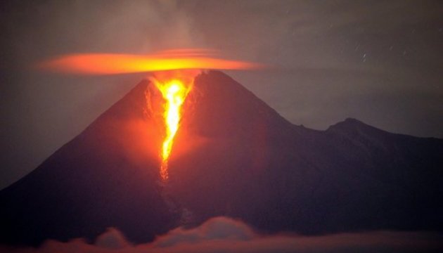 В Індонезії - виверження вулкана