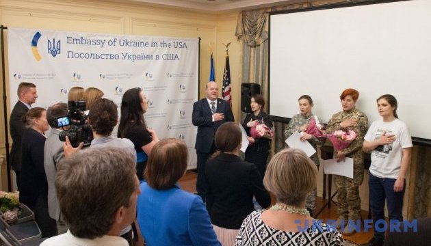 Невидимий батальйон: у Вашингтоні розповіли про роль жінок у конфлікті на Донбасі