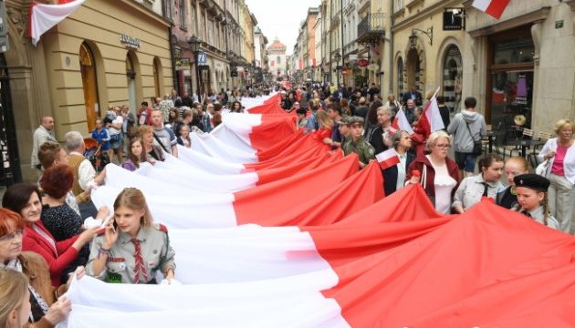 На День прапора у Польщі побили два рекорди