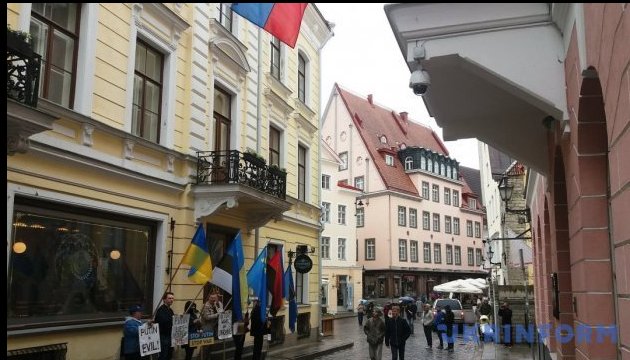 Activists in Tallinn picketing Russian embassy in support of Ukraine. Photos
