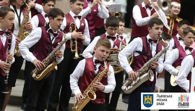 У Львові День міста святкують під супровід духових оркестрів