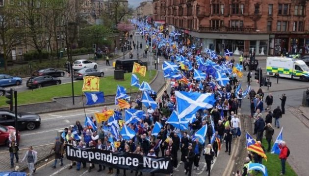 У Глазго мітинг за незалежність налічує десятки тисяч осіб