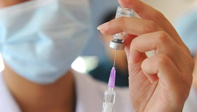 Від кору в Україні вакциновані трохи більше третини немовлят - ЦГЗ