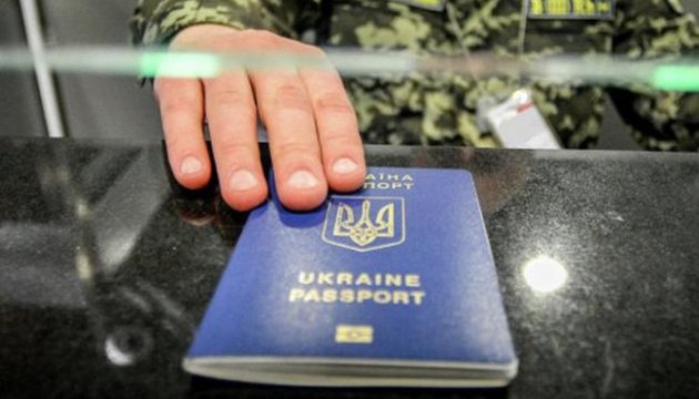 Українка хотіла вивезти дитину за кордон за підробленими документами