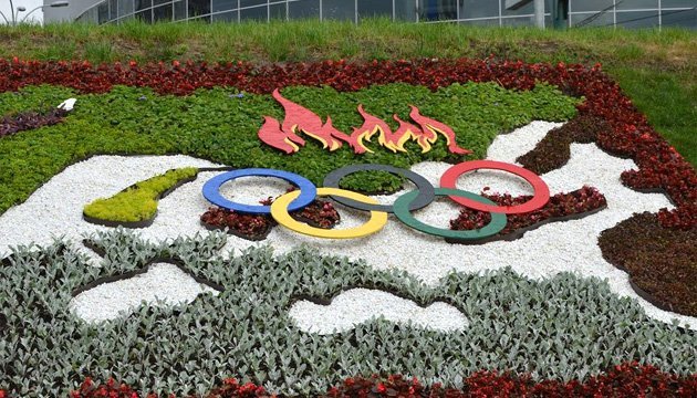 У Києві відкрили квіткове панно на честь олімпійського чемпіона Абраменка