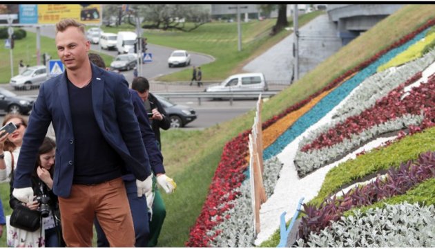 Abren un panel de flores en honor del campeón olímpico Abramenko en Kyiv (Foto)