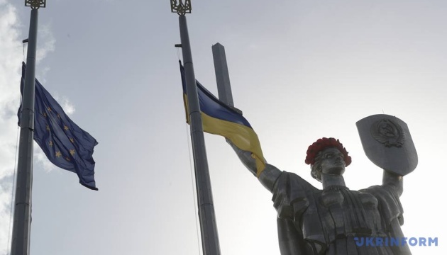На щиті монумента «Батьківщина-мати» встановлять Тризуб зі сталі Метінвесту