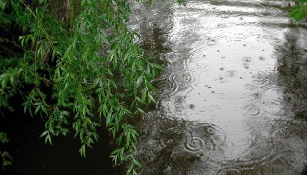 На заході України сильні дощі спричинять підйом води у річках
