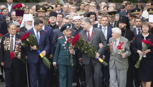 Los líderes ucranianos conmemoran a las víctimas de la Segunda Guerra Mundial. Fotos