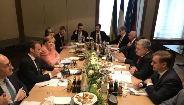 Rencontre entre Porochenko, Macron et Merkel à Aix-la-Chapelle