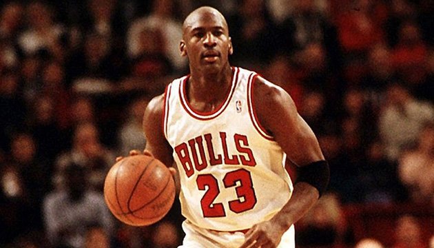 Майку легенди американського баскетболу Джордана продано за рекордні $48 000