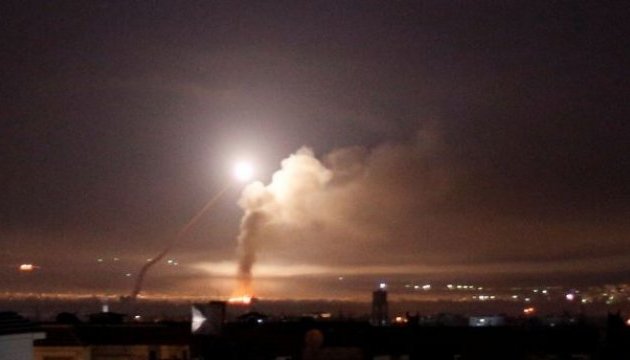Відповідь за Голанські висоти: Ізраїль атакував іранські об'єкти у Сирії