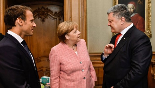 Poroshenko raises issue of additional ‘Crimean’ sanctions at meeting with Macron, Merkel