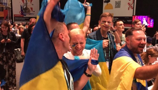 Українські журналісти підтримали виступ Melovin перфомансом