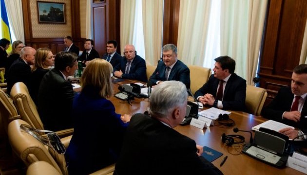 Poroshenko: La reunión en formato de Normandía debería realizarse a principios de junio