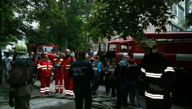 Пожежа у Запоріжжі: людей рятували з даху дев'ятиповерхівки