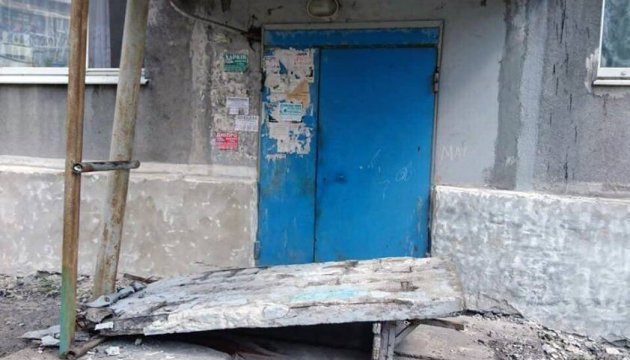 На Донеччині на дітей упала бетонна стіна біля під‘їзду багатоповерхівки