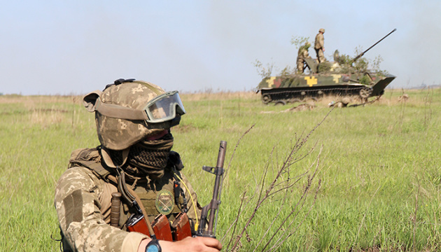 Two Ukrainian soldiers killed in Donbas over past day