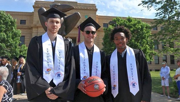 Український баскетболіст Михайлюк отримав диплом Університету Канзасу