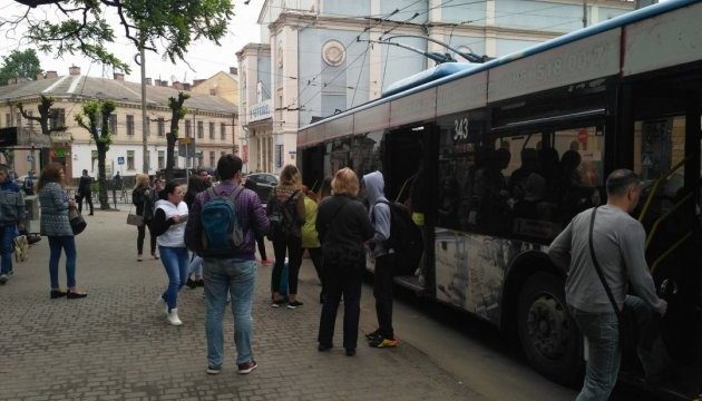 У Чернівцях через страйк маршруток відкликали з вихідних водіїв тролейбусів