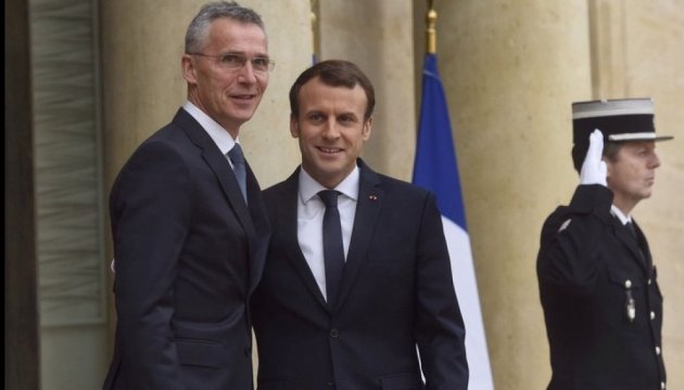 Macron y Stoltenberg discuten la situación de seguridad en Ucrania