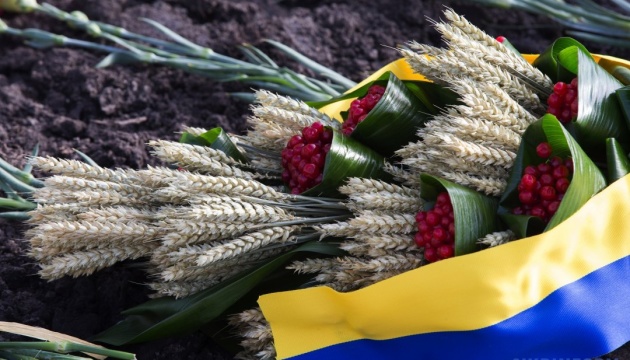 Poroshenko calls on Serbia to recognize Holodomor as genocide