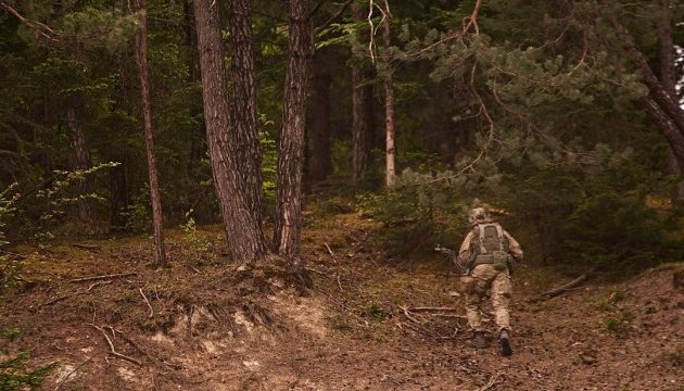 Donbás: 39 ataques enemigos, 1 militar ucraniano muerto y otros 2 heridos