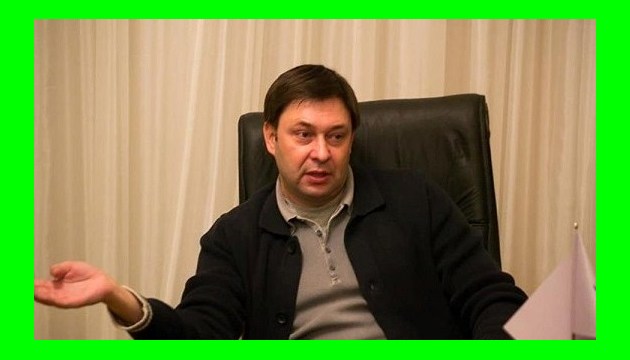 Is Vyshinsky a journalist and RIA Novosti Ukraine a media outlet?