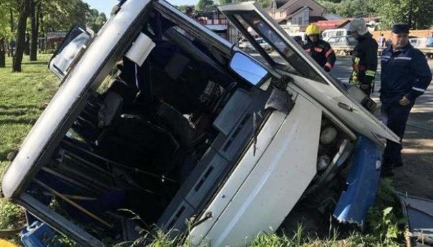 Аварія рейсового автобуса на Буковині: п’ятеро залишаються у лікарні