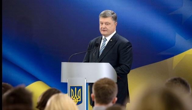 Poroshenko: El nombre de Sentsov se pronuncia desde todas las tribunas internacionales influyentes