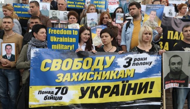 У Києві проходить марш за звільнення 75 заручників