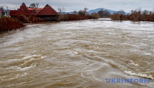 На Закарпатті почався паводок - понад 600 будинків без газу