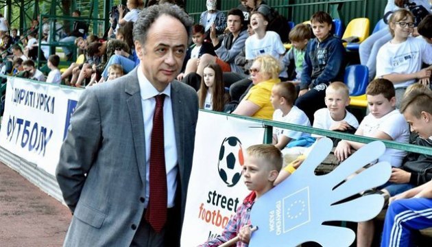 Mingarelli eröffnet Kinder-Fußballfestival in Region Kiew