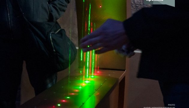 У Чернівцях туристи зможуть зіграти на лазерній арфі
