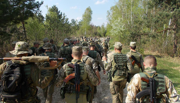 Zwei Soldaten bei Angriffen des Feindes im Donbass verwundet