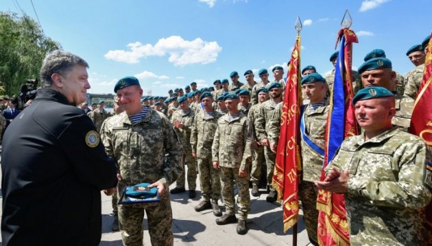 Українські морпіхи отримали нові берети й нову дату професійного свята