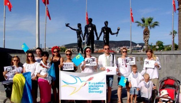 Українська громада Туреччини вшанувала пам'ять жертв депортації кримських татар