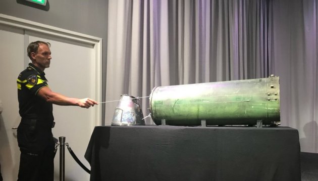 Abschuss von MH-17: Ermittler zeigen Teile einer Buk-Rakete - Foto