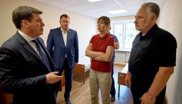 Президент Естонії у Краматорську оглянула гуртожиток для переселенців