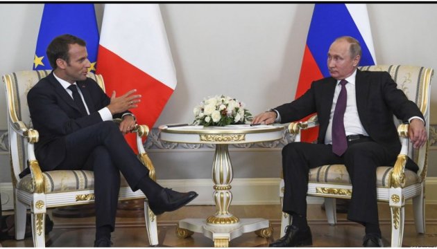 Macron, Putin discuss Minsk agreements implementation, release of Sentsov