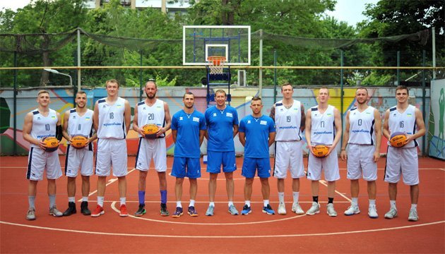 Баскетбол 3х3: чоловіча і молодіжна збірні України вирушили до Польщі