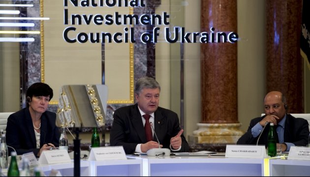 Poroshenko supports lifting of moratorium on farmland sale 