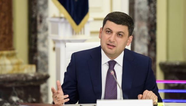 Гройсман назвав трагедією те, що українці змушені їздити на заробітки за кордон