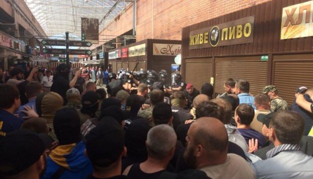 Погром кіосків біля столичного метро: поліція оголосить підозру