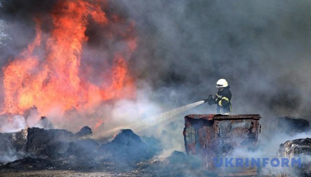 У Києві на авторинку горіли сім іномарок