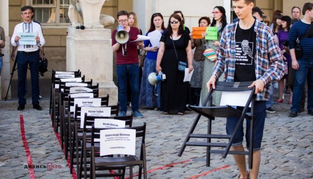 #SaveSentsov: на акції збирають підписи львів’ян під листом до АП
