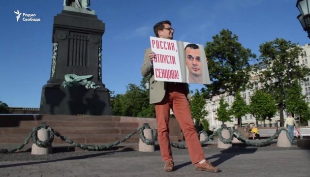 У центрі Москви затримали російського режисера за пікет на підтримку Сенцова