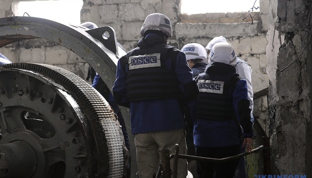 Occupiers delay OSCE SMM members near Stanytsia Luhanska, trying to ‘inspect luggage’