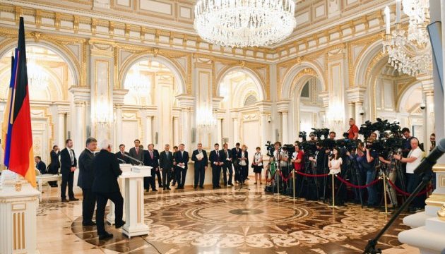 World must ensure inevitability of Russia's responsibility for MH17 crash - Poroshenko World must ensure inevitability of Russia's responsibility for MH17 crash - Poroshenko
