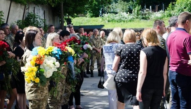 У Тернополі попрощалися із загиблим на Донбасі воїном 